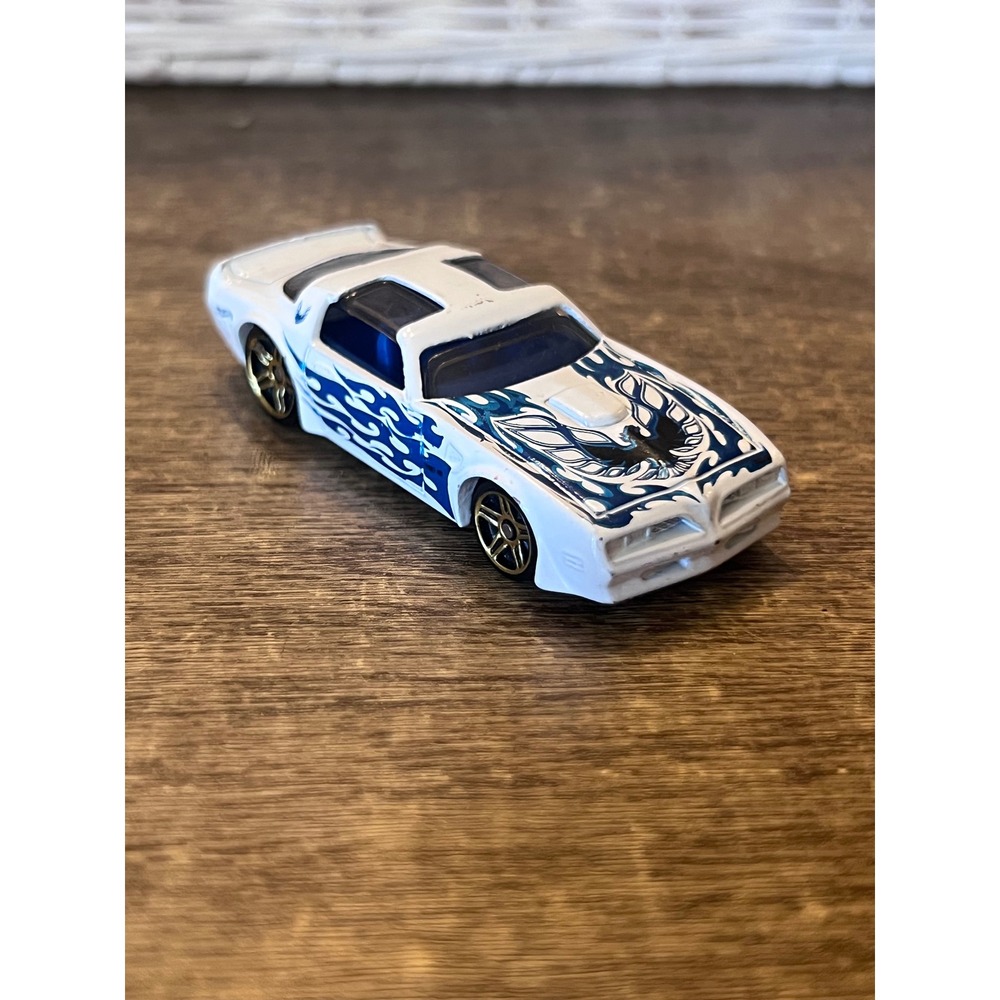 Hot Wheels 2015 Flames Series '77 Pontiac Firebird Trans Am White Loose Die Cast